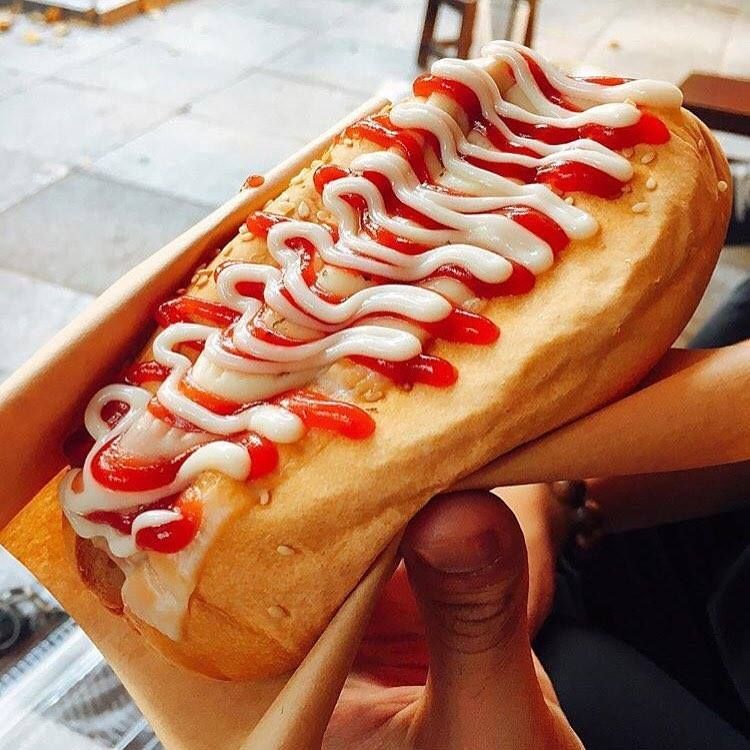 Bánh mì Hotdog phô mai - Hot dog station
