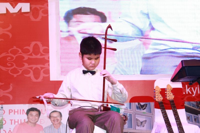 Bùi Ngọc Thịnh - Kỷ lục gia châu Á 12 tuổi chơi 7 nhạc cụ