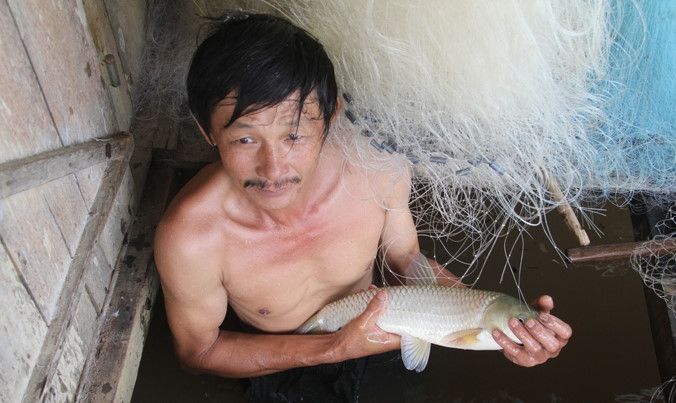 Cá nuôi lồng chết hàng loạt trên sông Nậm Nơn ngày 21/8/2016
