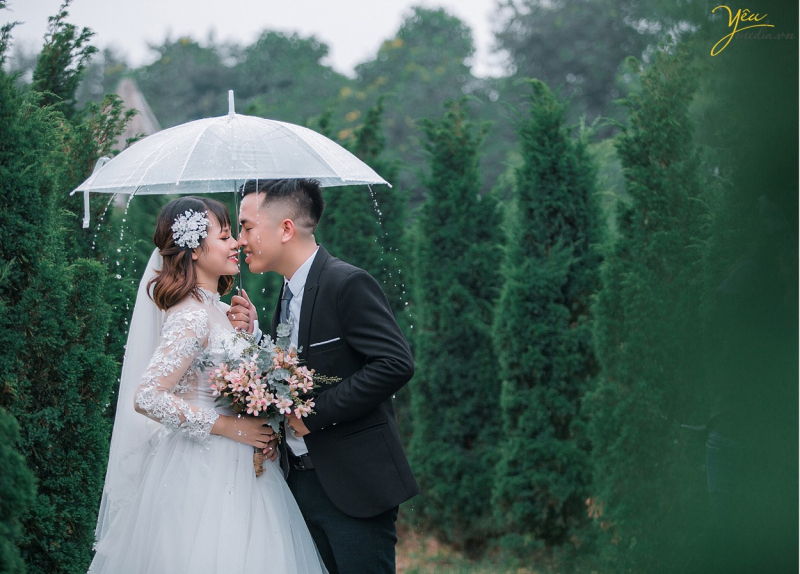 Chụp ảnh cưới tại công viên Yên Sở