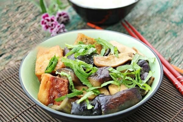 Cà tím xào nấm đậu phụ