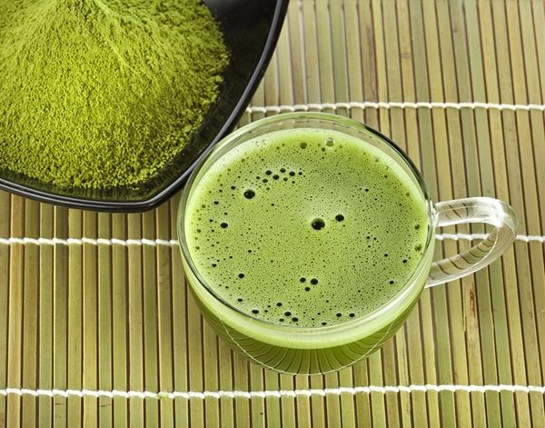 Detox trà xanh, lê, dứa và đu đủ