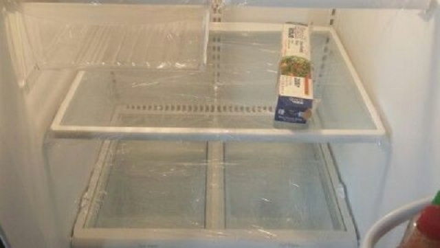 Giữ kệ tủ lạnh luôn được sạch sẽ