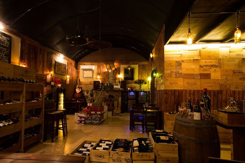 Hầm rượu vang La Cave de Saigon