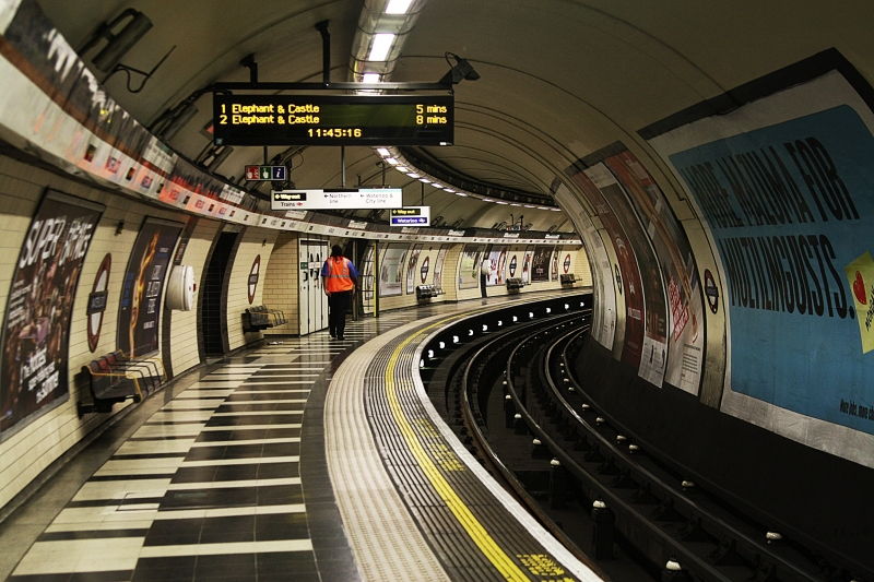 Hệ thống tàu điện ngầm The Tube, London, Anh (270 ga)
