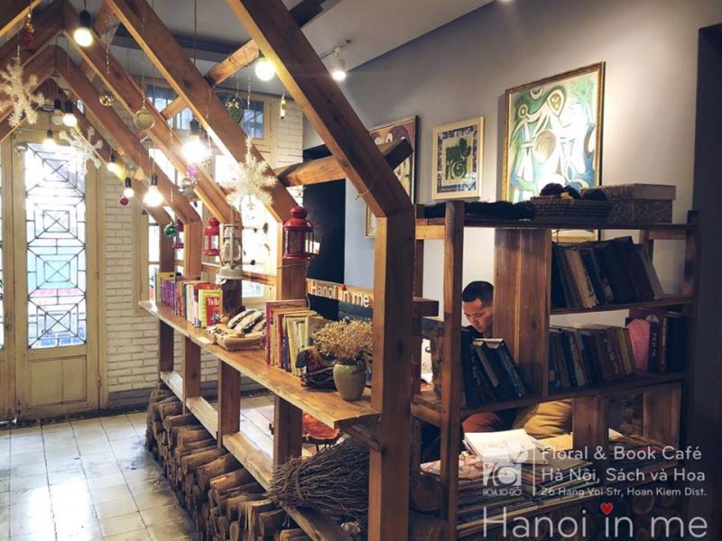 Hoa10Giờ Floral & Book Café - Hà Nội, Sách và Hoa