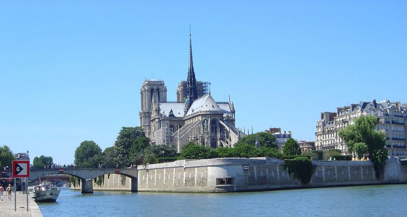 Hòn đảo Île de la Cité (trên sông Seine thuộc trung tâm của thành phố Paris)
