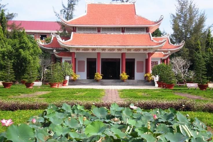 Khu lăng mộ Nguyễn Thị Định