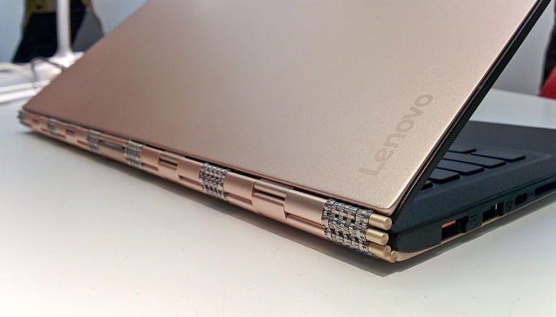 Lenovo Yoga 900 - Giá khởi điểm 34 triệu đồng