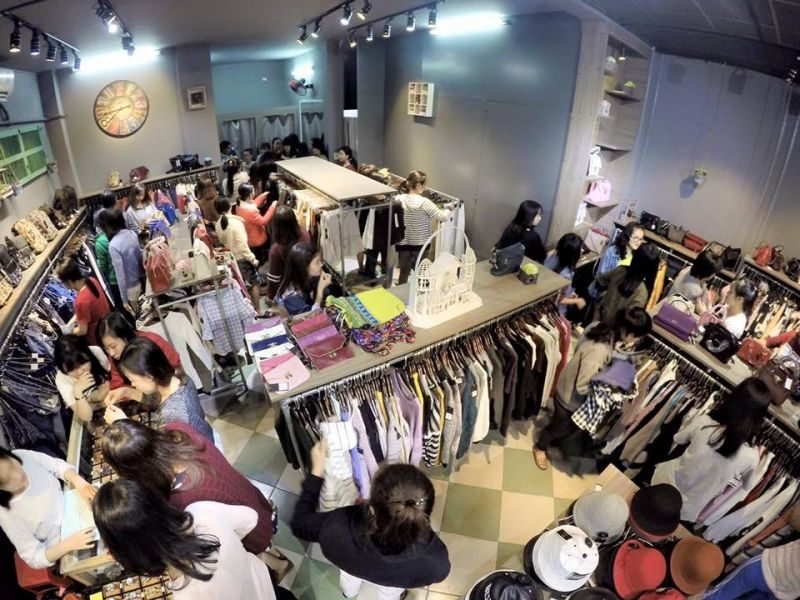 Lyn’s – Clothes & Accessories Shop