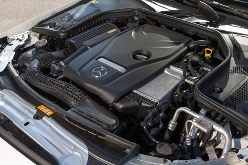 Mercedes-Benz C300 –  Động cơ tăng áp 2.0L 4 xi-lanh