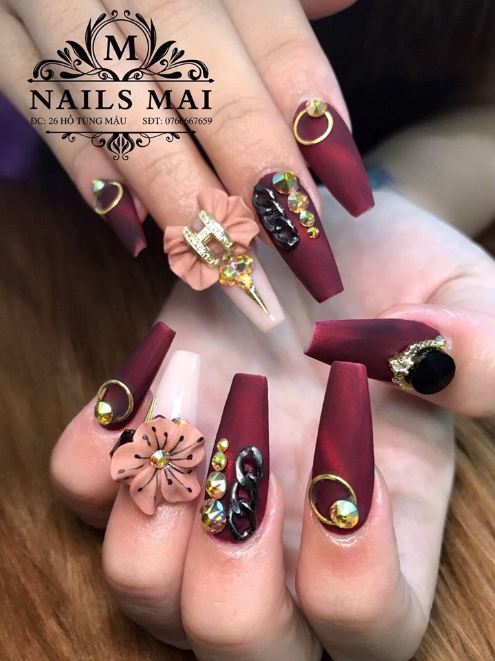 Nails Mai