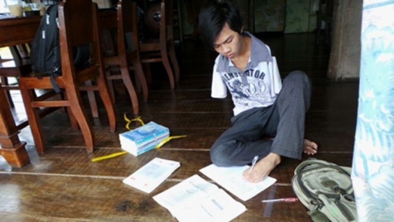 Nguyễn Minh Trí - chàng sinh viên không tay kiên cường