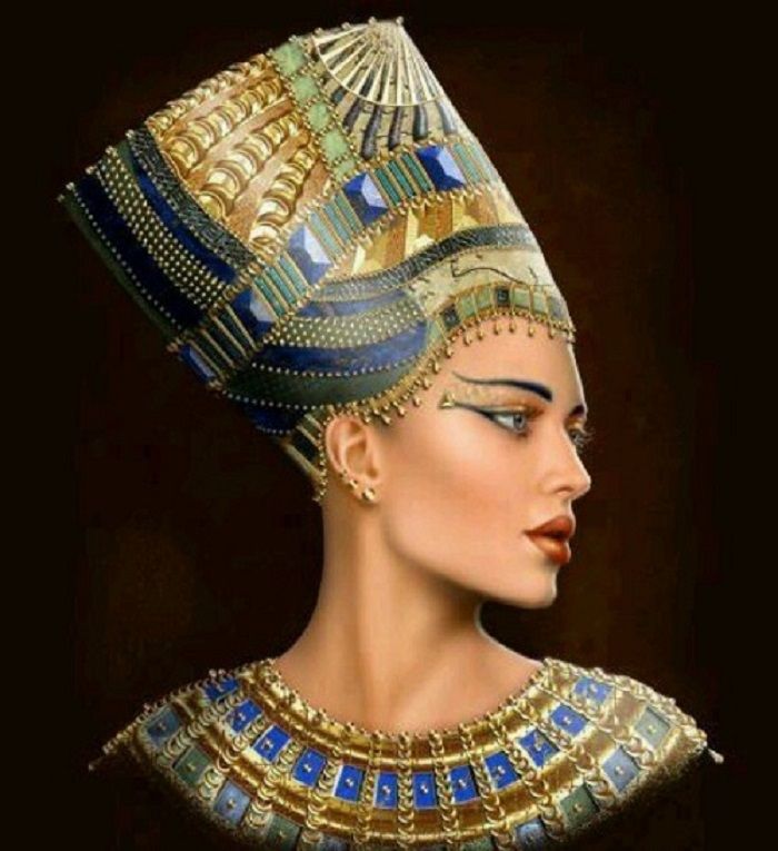 Nữ hoàng Shubad người đầu tiên sử dụng son môi