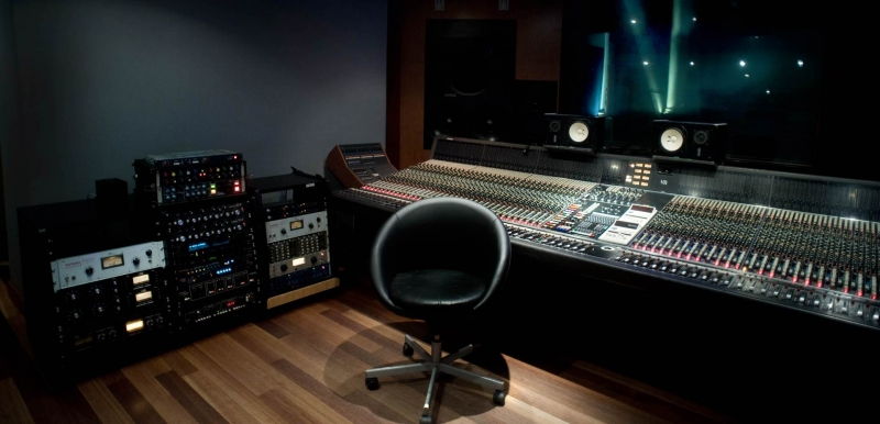 Phòng thu âm Hit Recording Studio‎