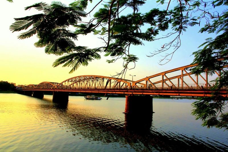 Sông Hương và cầu Trường Tiền của Huế