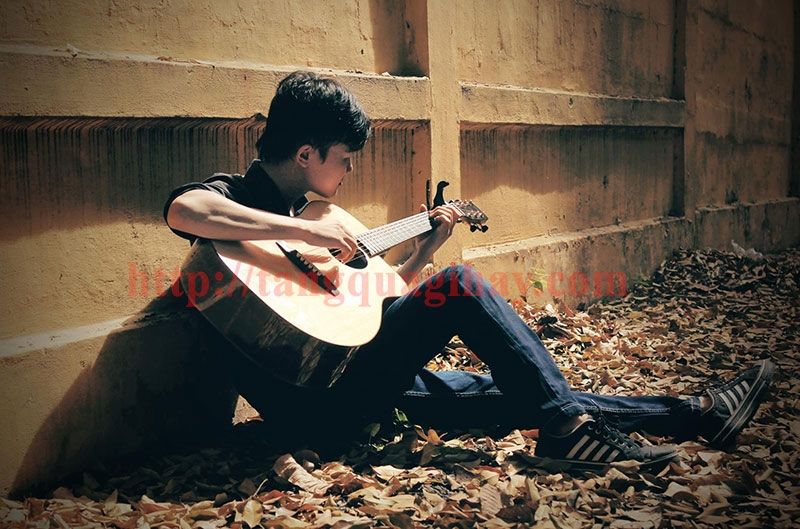 Thu âm một bài hát tặng cô ấy