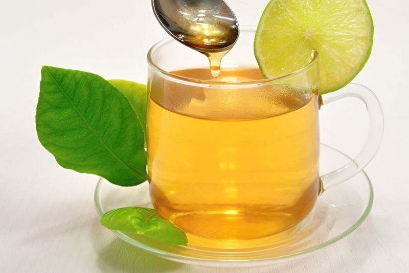 6. Giảm cân với mật ong & trà xanh.