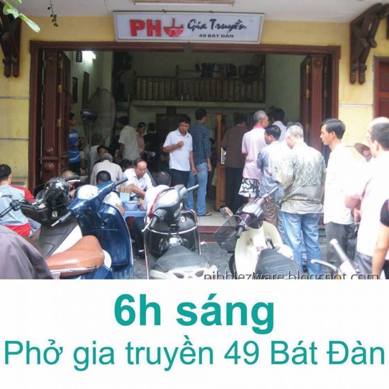 6h sáng-Phở gia truyền (49 Bát Đàn)