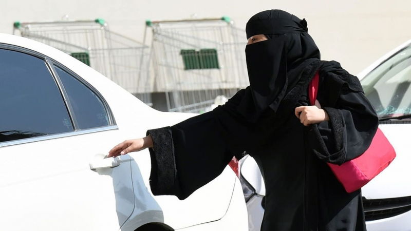 Ả rập xê út cấm phụ nữ lái xe