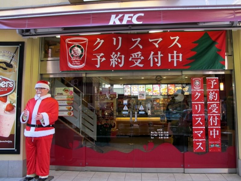 Ăn gà rán KFC ở Nhật