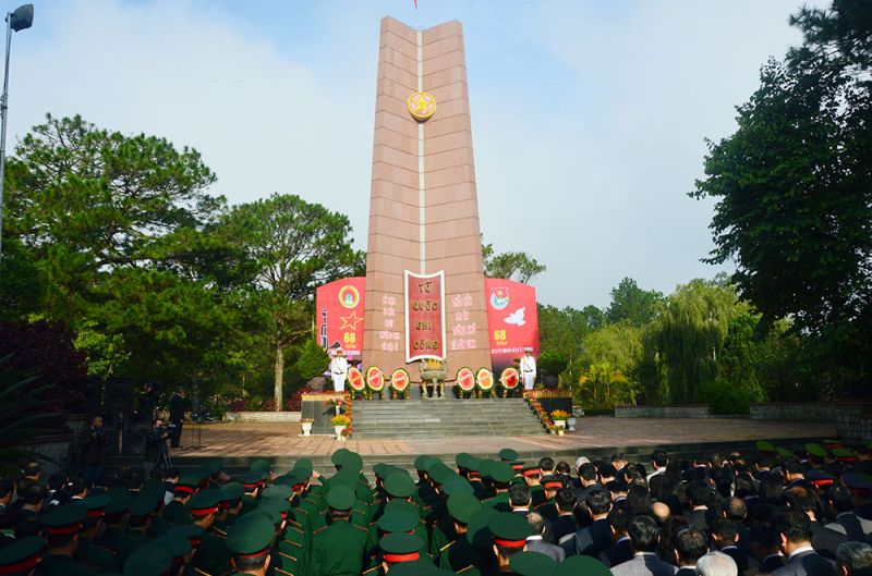 Bài thơ: EM ĐẾN THĂM ANH -  Trương Túy Anh