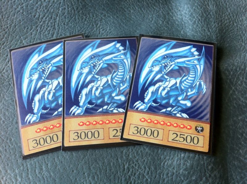 Blue-Eyes White Dragon (từ 1300$ tới 3,900$)