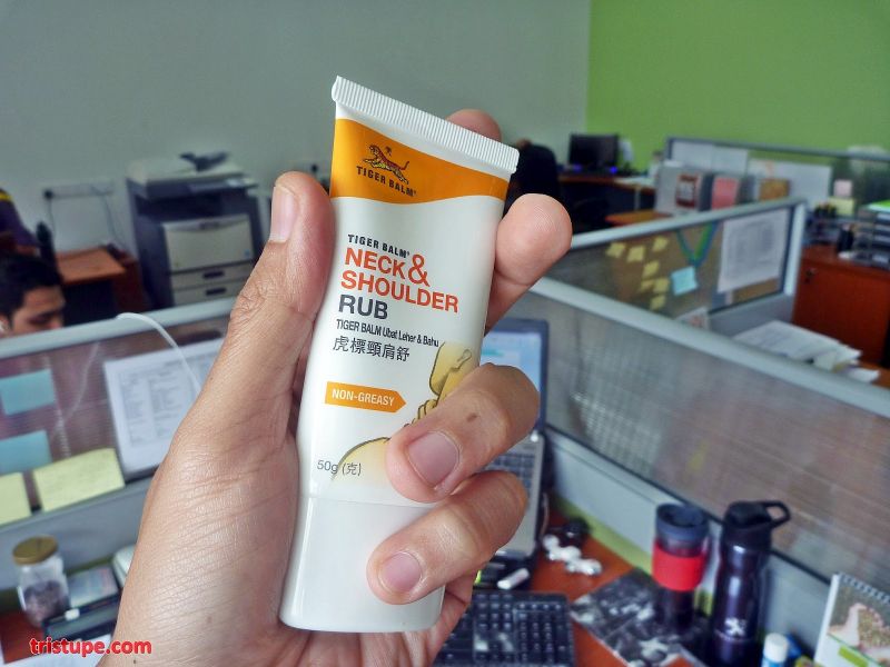 Cao xoa bóp đau vai gáy Tiger Balm Cao xoa bóp đau vai gáy Tiger Balm