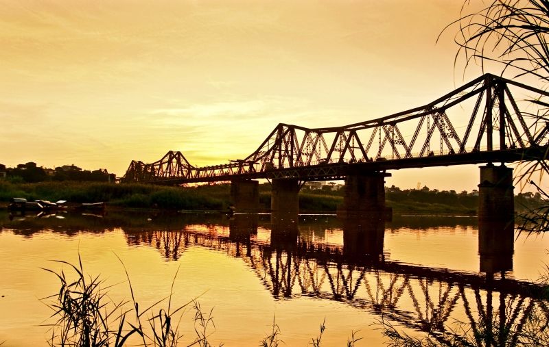Cầu Long Biên – điểm hẹn hò thơ mộng