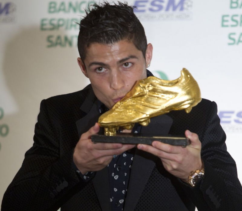 Cầu thủ duy nhất đã giành Chiếc giày vàng châu Âu trong 2 giải đấu khác nhau