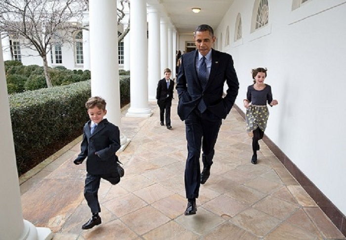 Chạy vui đùa cũng những đứa con của nhân viên Nhà Trắng