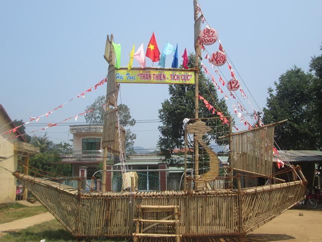 Cổng trại hè với chủ đề ''Vươn xa Việt Nam''