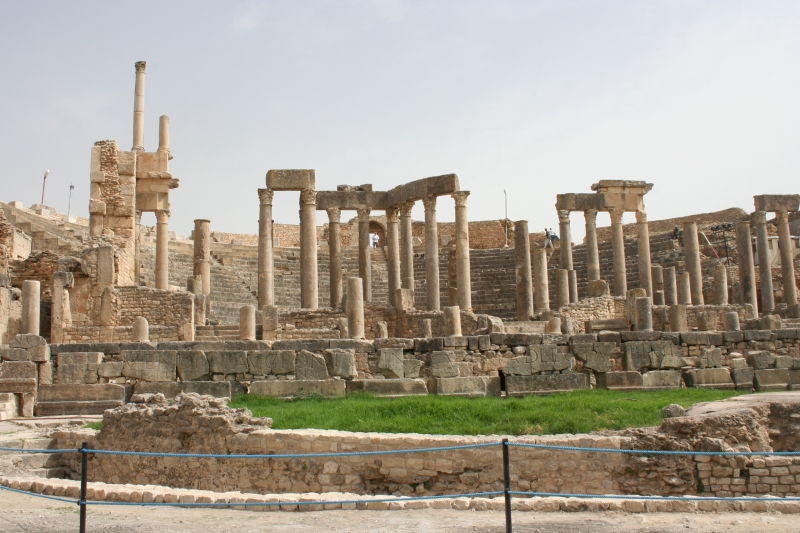 Đền cổ ở khu bảo tồn Dougga