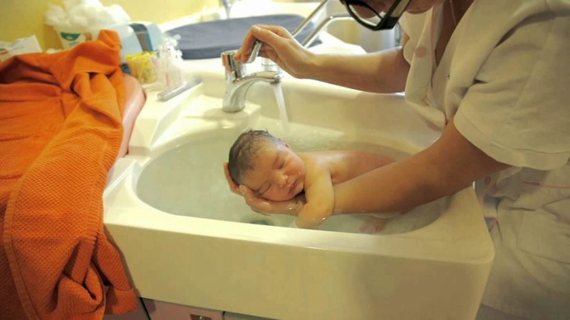 Dịch Vụ Tắm Bé Tại Nhà, Tắm Trẻ Sơ Sinh Medicviet