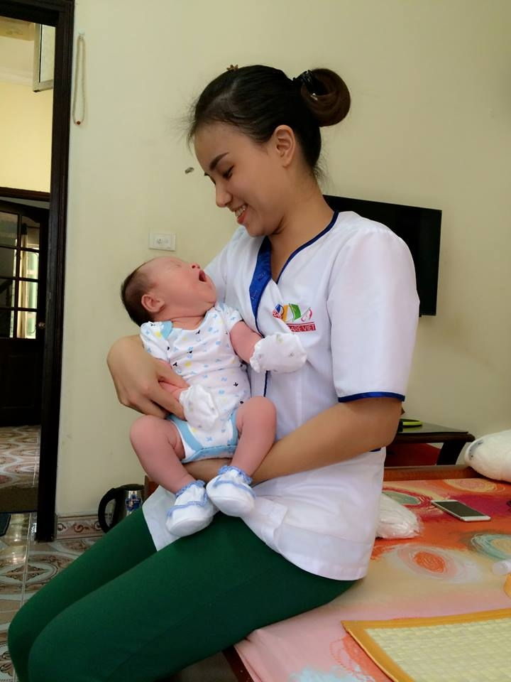 Dịch vụ tắm bé sơ sinh tại nhà Baby Care Việt