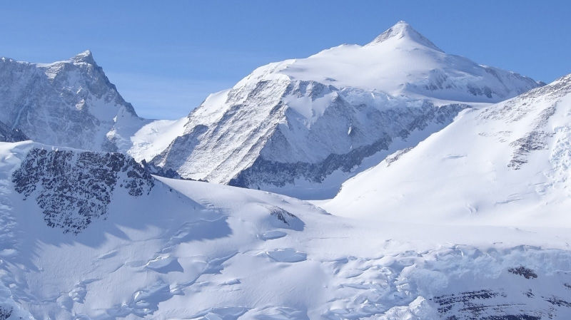 Đỉnh núi cao nhất Châu Nam Cực: Vinson Massif
