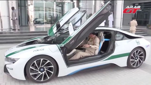 Dubai - BMW i8