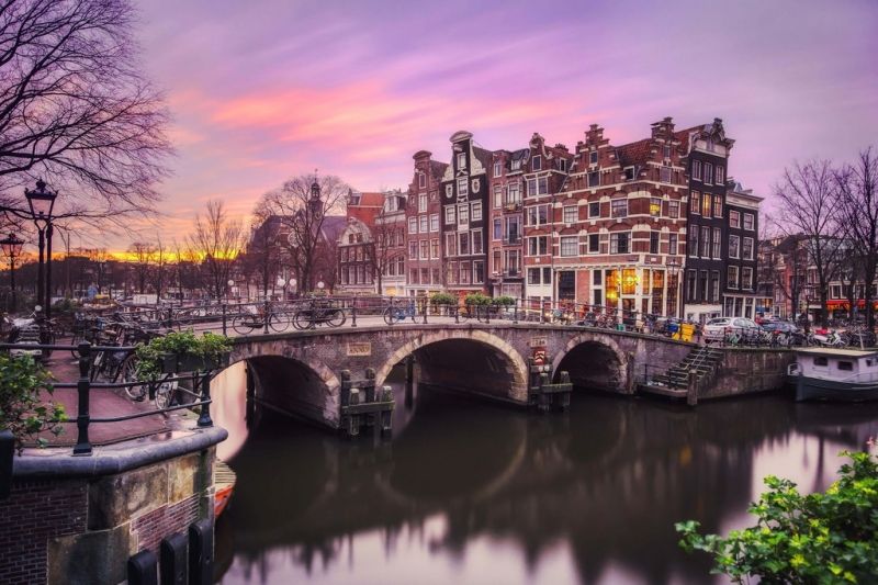 Đường ven kênh Brouwersgracht (Hà Lan)