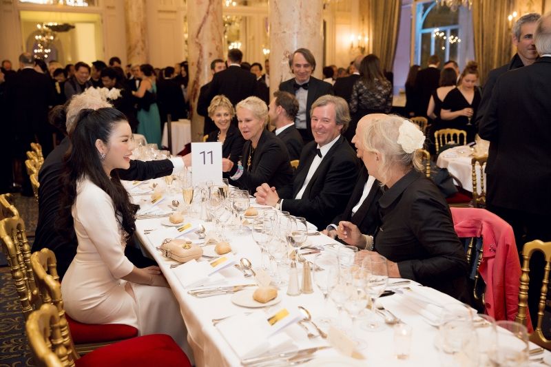 Đừng ngắt lời người khác khi họ đang nói