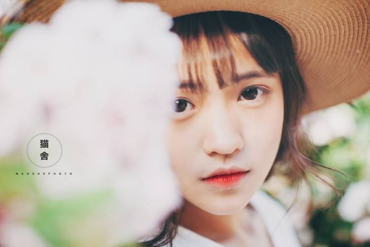 Đội mũ hoặc đeo headphone Đội mũ hoặc đeo headphone