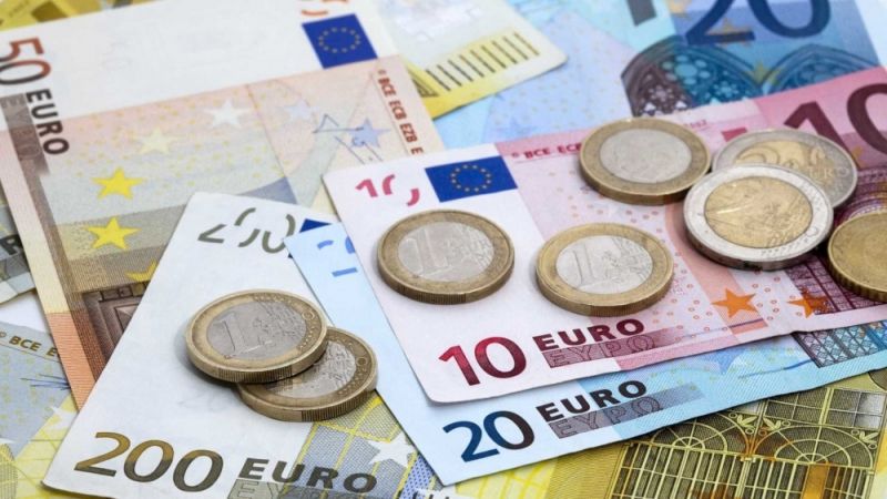 European Euro, viết tắt là EUR = 1,14 USD