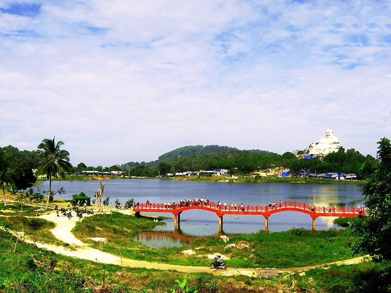 Hồ Thủy Liêm trên núi Thiên Cấm, xã An Hảo, huyện Tịnh Biên