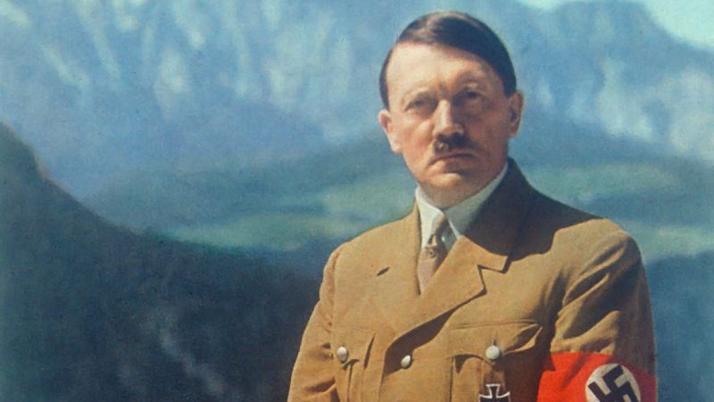 Khi bạn ở ngoài sáng, tất cả mọi thứ đều theo bạn, nhưng khi bạn bước vào bóng tối, ngay cả cái bóng của bạn cũng không đi theo bạn nữa - Hitler