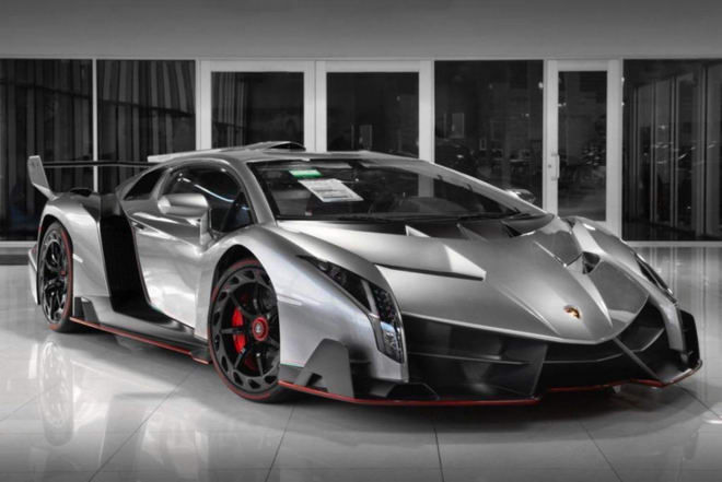 Lamborghini Veneno: 4,5 triệu USD (khoảng 102 tỷ đồng)