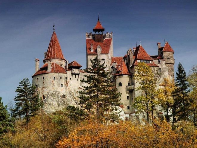 Lâu đài Dracula’s Bran Castle, Nước Romania – Có giá: 135 triệu đô la Mỹ