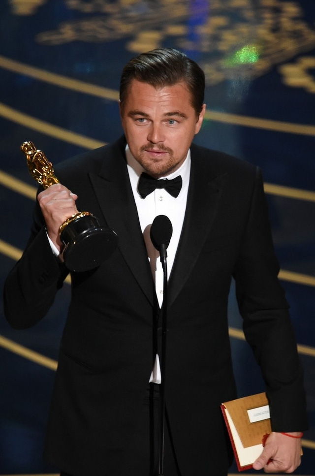 Leonardo DiCaprio nhận Oscar sau hơn 20 năm chờ đợi