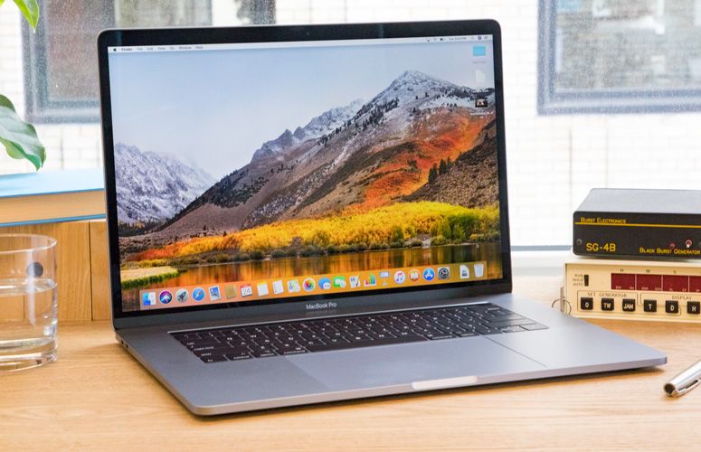 Macbook Pro 15 inch Retina 2018 Max Option – Giá 5.000 USD (khoảng 100 triệu VNĐ)