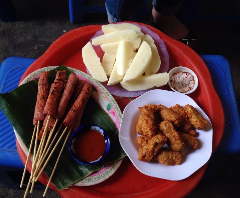 Nem chua, khoai rán Hàng Bông - Ngõ Tạm Thương, Hàng Bông