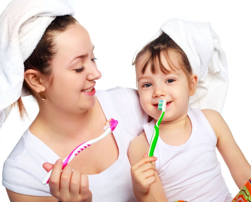 Nên cho trẻ đánh răng 2 lần mỗi ngày
