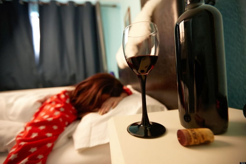 Ngộ nhận: Rượu giúp bạn ngủ tốt?
